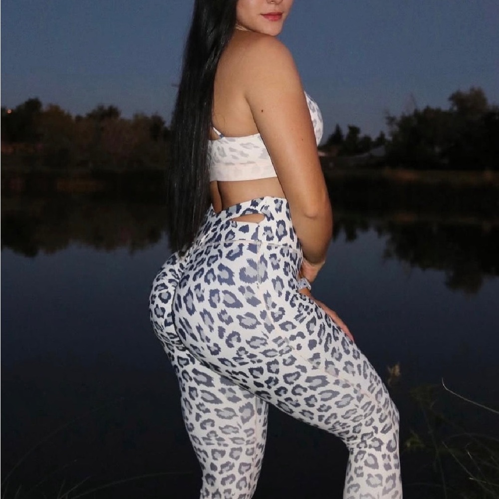 Leopard Print scrunch leggings